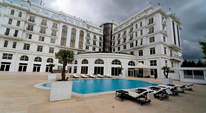 Wellborn Luxury Hotel