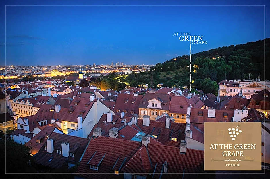 Hotel At the Green Grape