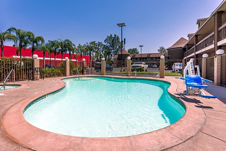 Super 8 by Wyndham Bakersfield South CA