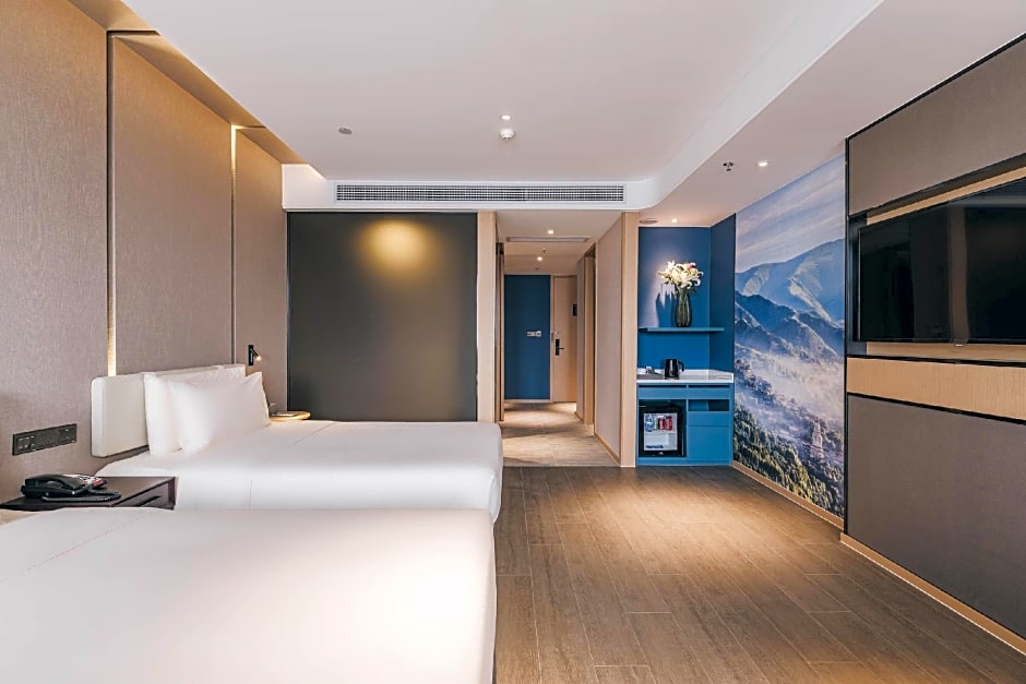 Atour Hotel (Jiangyin Binjiang Middle Road Sports Center)                                  