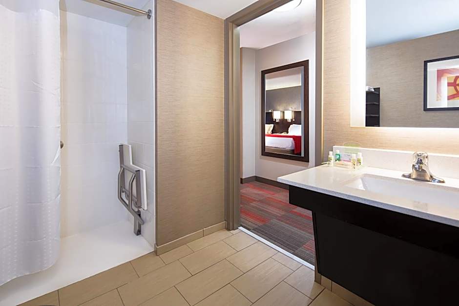 Holiday Inn Milwaukee Riverfront By IHG