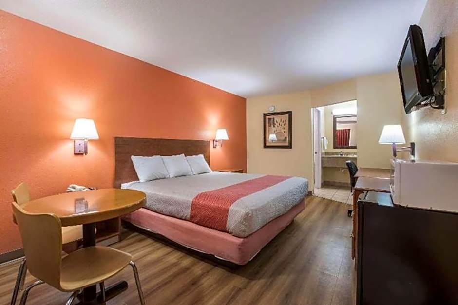 Rodeway Inn & Suites – Macon, GA