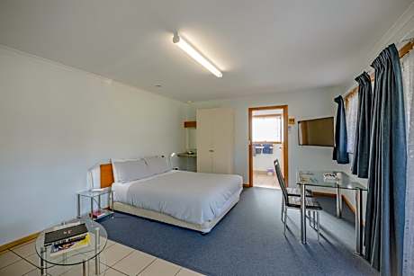 1 Queen Bed, Sea View