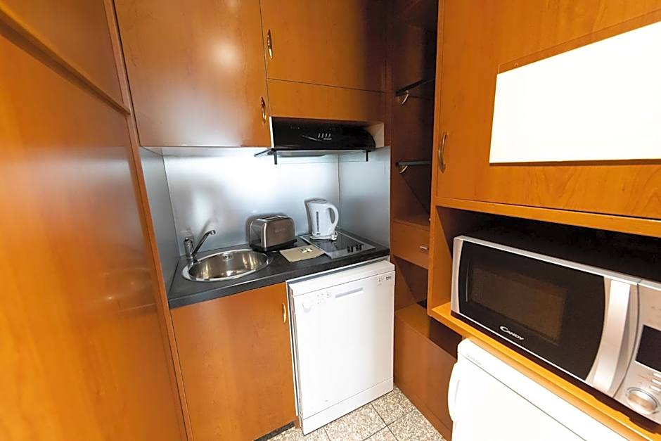 Goldstar Suites