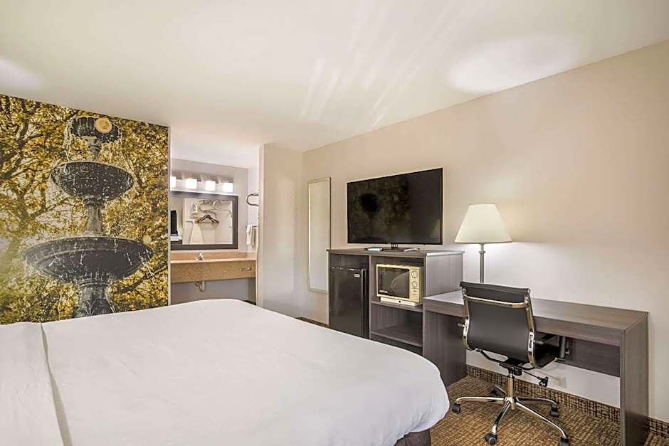 Clarion Pointe Forsyth I-75