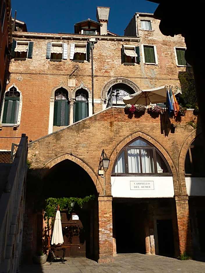 Palazzo Lion Morosini - Check in presso Locanda Ai Santi Apostoli