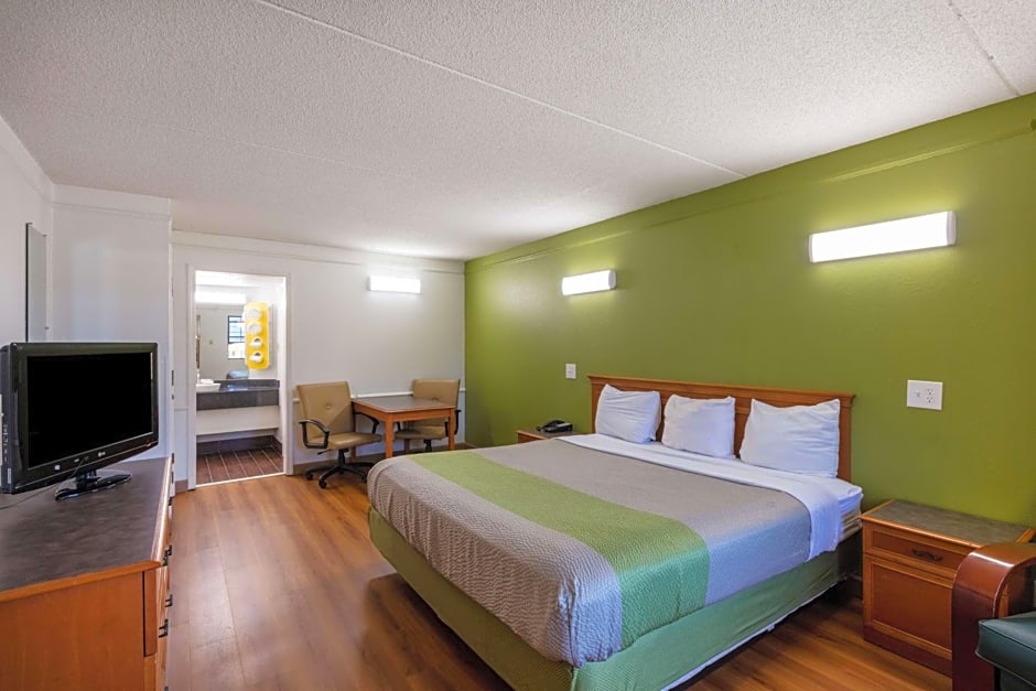 Motel 6-Knoxville, TN