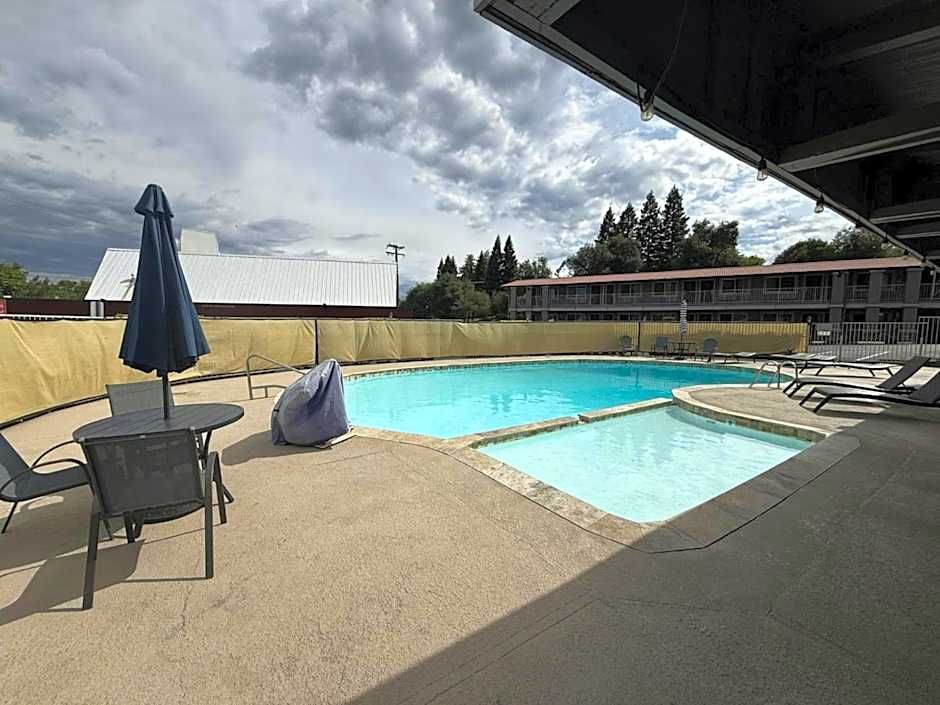 Red Roof Inn Redding