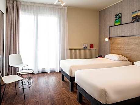 Superior PRM Room with Two Single Beds