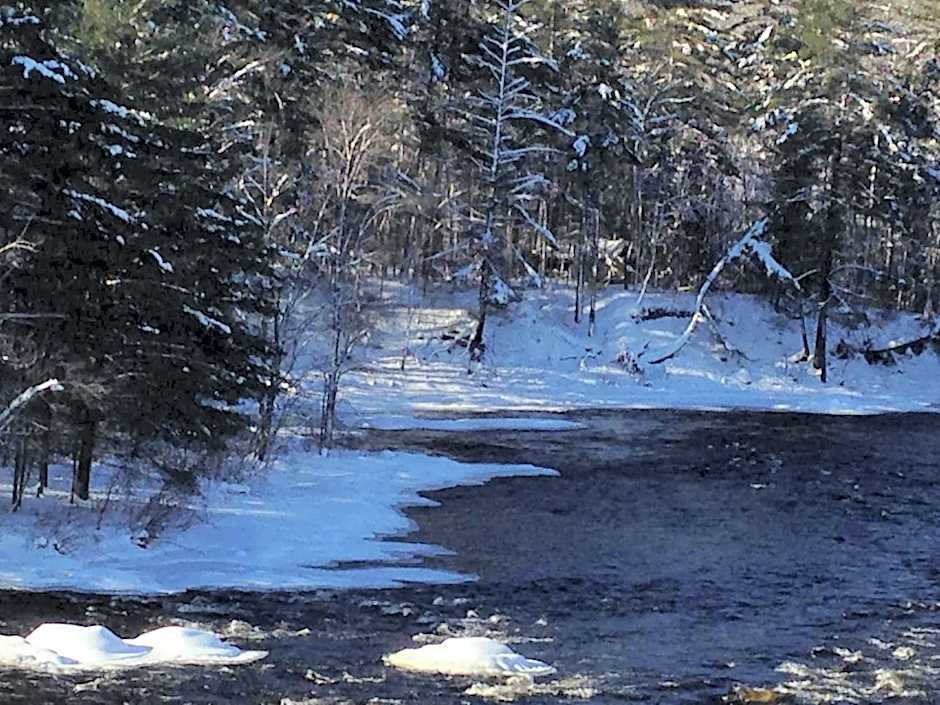 Petawawa River Inn & Suites