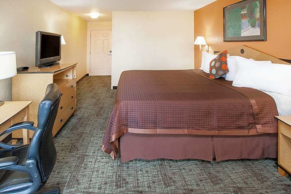 Days Inn by Wyndham Alma