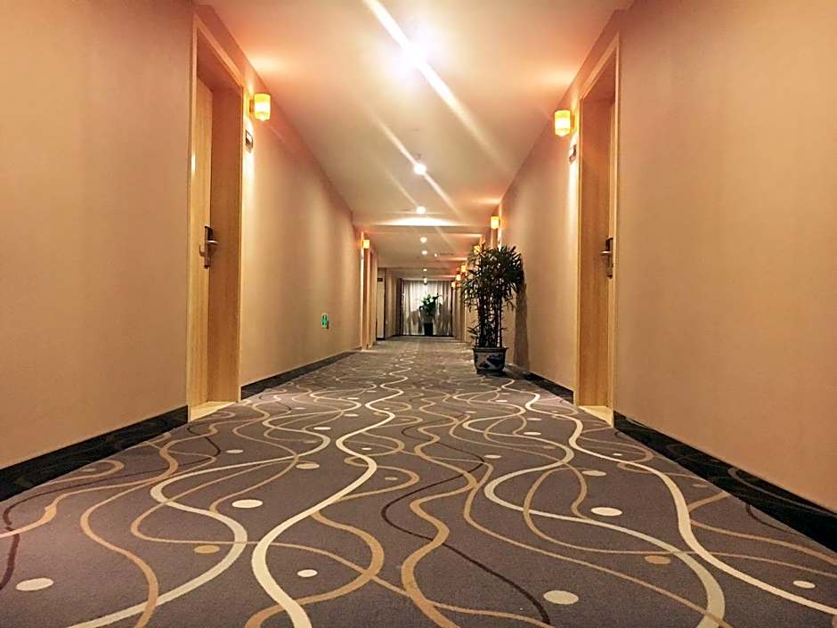7Day Premium Chengdu Railway East Station Capitaland Square Branch – Chengdu, IL