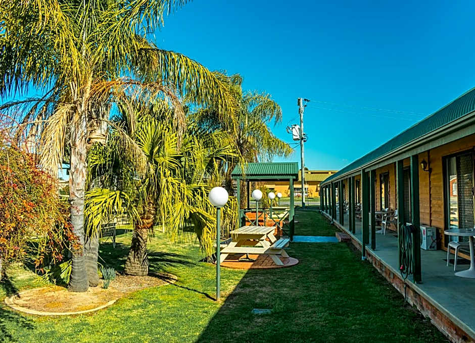 Deniliquin Country Club Motor Inn