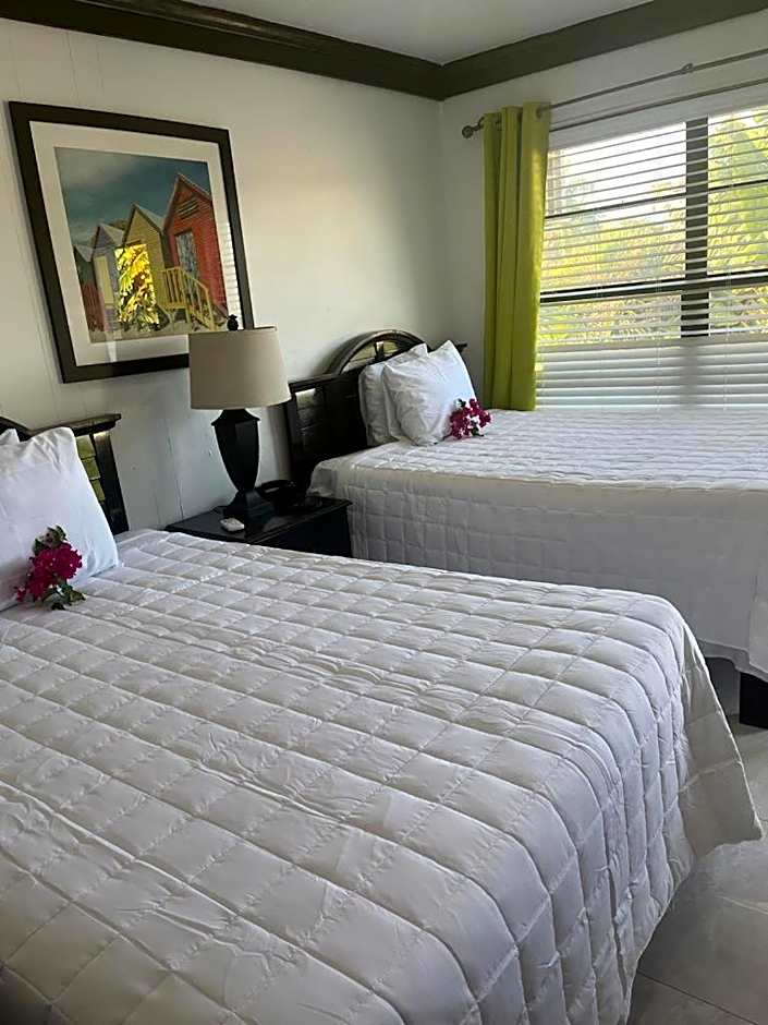 Colony Club Inn & Suites