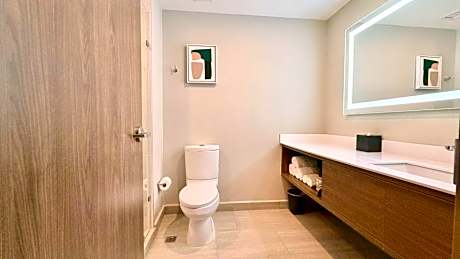 Standard King Room with City View - Corner - Top Floor