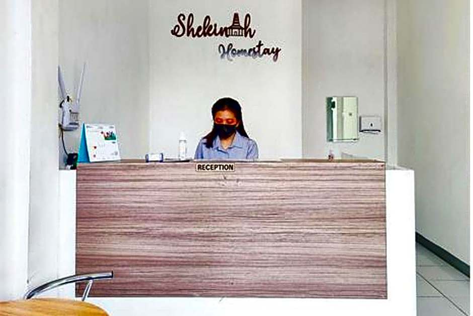 Shekinah Homestay & Cafe Waikabubak RedPartner