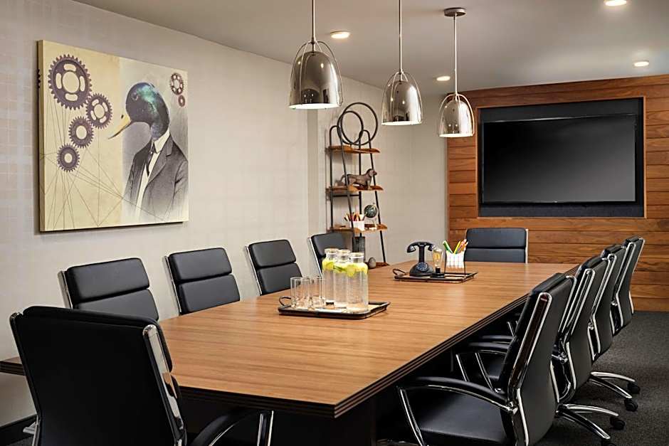 Renaissance by Marriott Minneapolis Bloomington Hotel