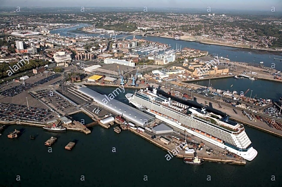 Freemantle Solent Lodge