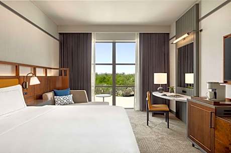 1 King Bed Hearing Accessible