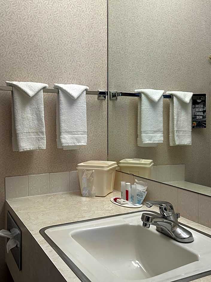 Super 8 by Wyndham Lethbridge