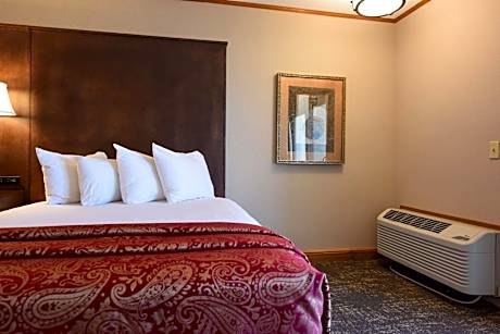 King Room with Spa Bath - Lake View