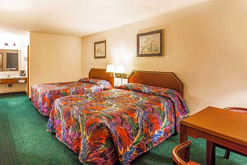 Econo Lodge Everett – Everett, WA