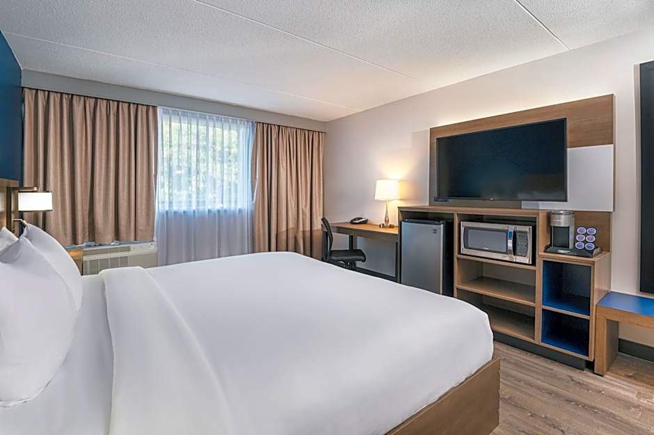 Comfort Suites Kingston Central