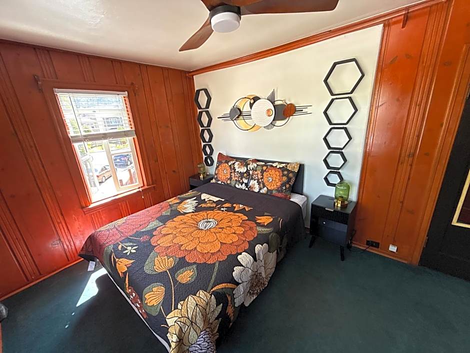 Photo 1 of 2 of Double Room