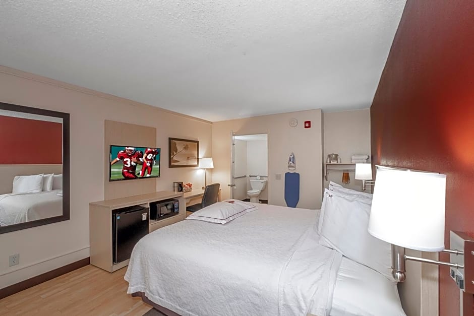 Red Roof Inn PLUS+ & Suites Naples Downtown-5th Ave S