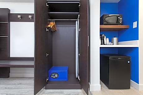 Queen Suite Whirlpool - Non-Smoking