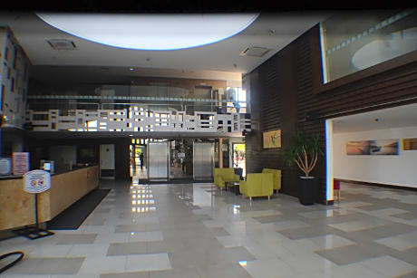 NRASTUDIO POOLVIEW@ SWISS GARDEN RESORT RESIDENCES