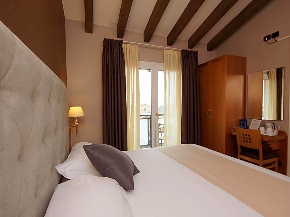 Hotel Clarin 14 by Dori