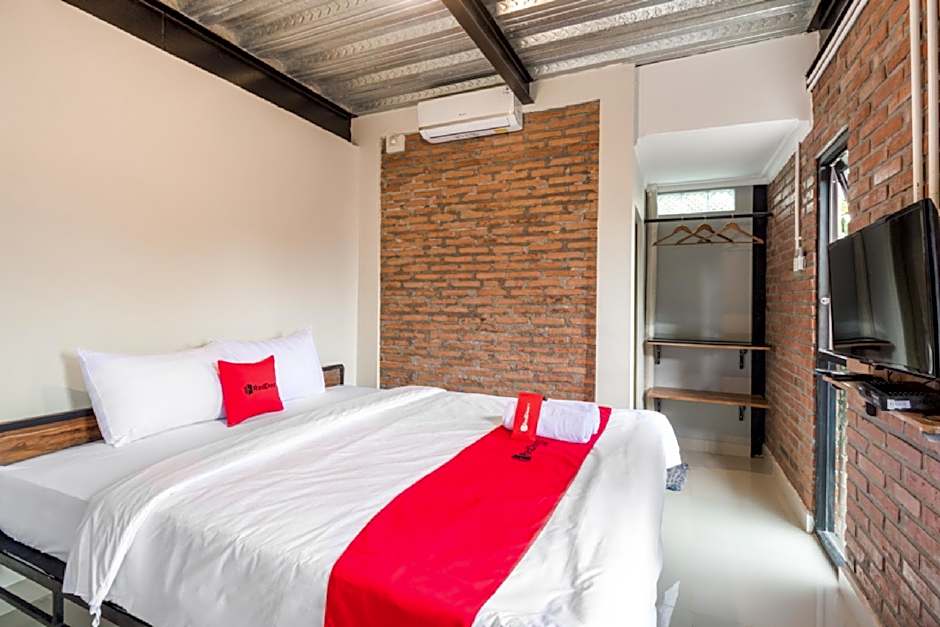 RedDoorz Syariah @ Babadan Baru Jakal