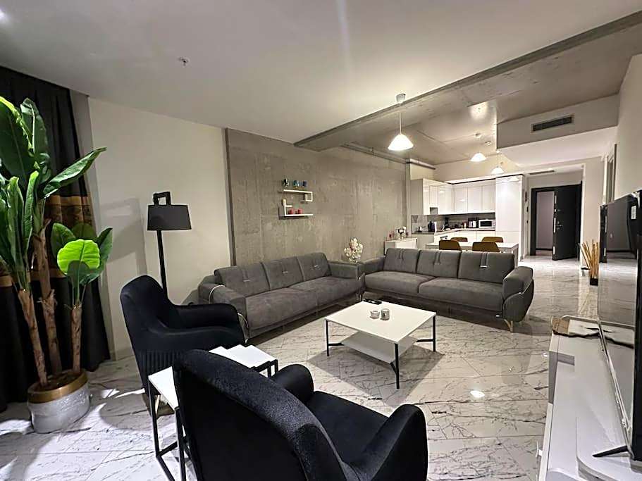 Luxury suites with gym and pool floor40