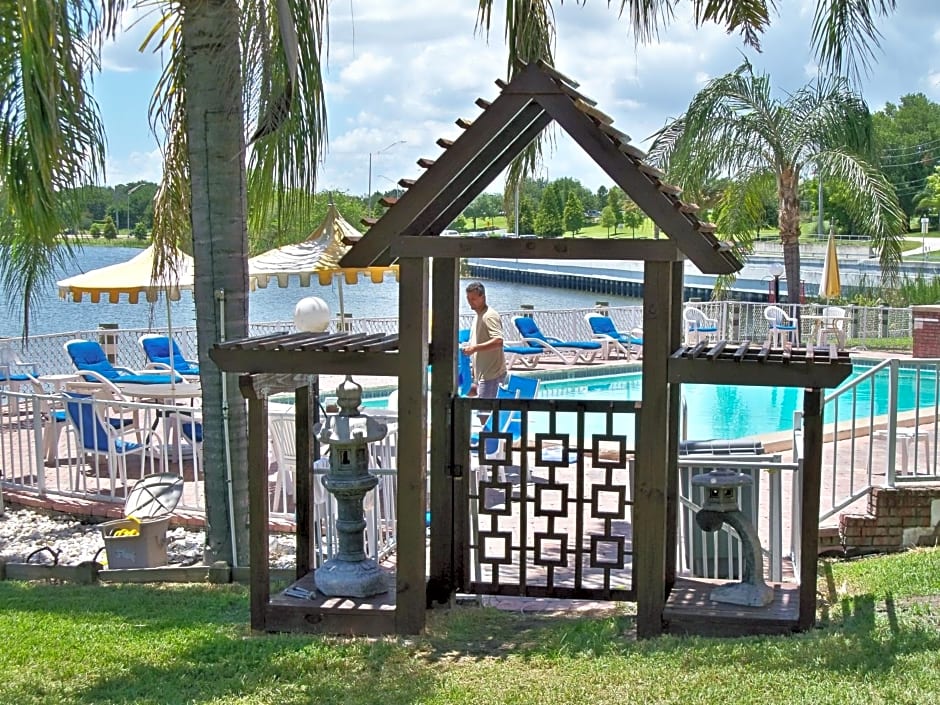 Lake Roy Beach Inn - Winter Haven