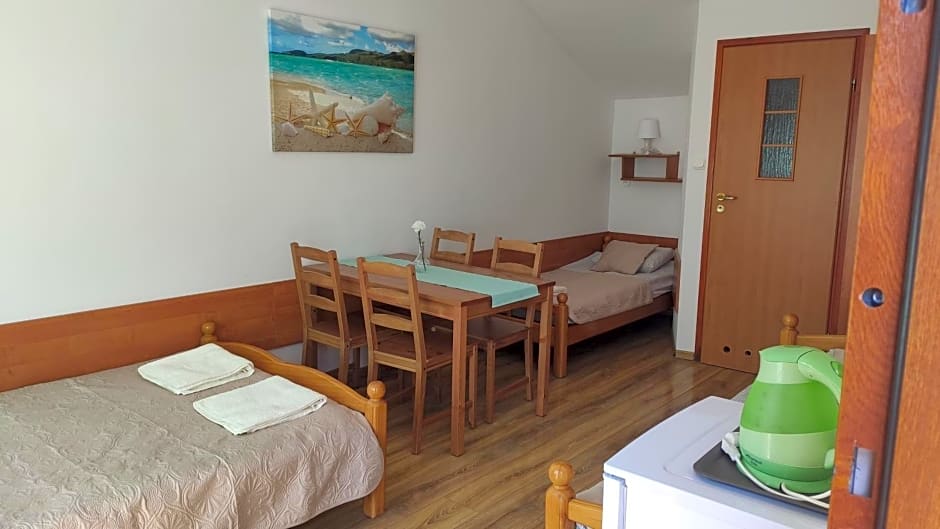 Pokoje Gościnne u MARCINA- sala zabaw, basen, melex, rowery, grill, mini dmuchaniec