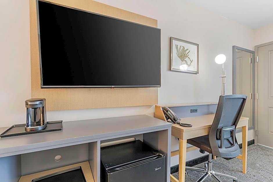 Country Inn & Suites by Radisson, Vallejo Napa Valley, CA