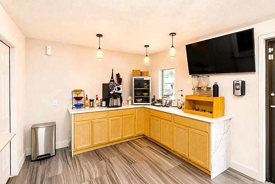 Freer Executive inn and Studios