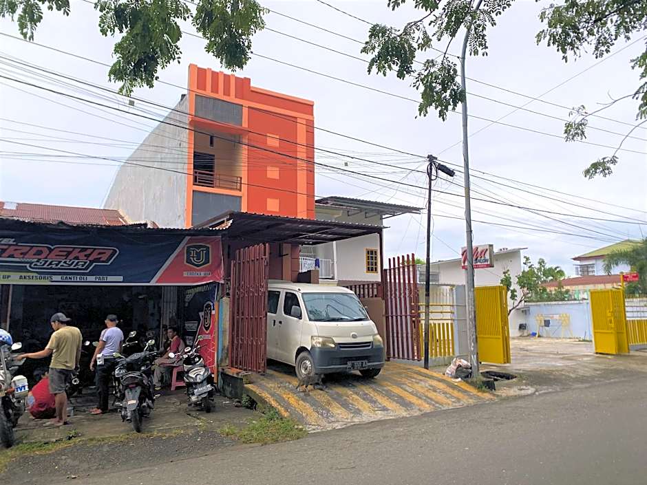 RedDoorz near GOR Lagaligo Palopo