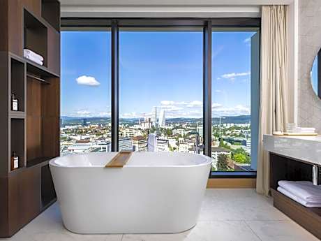 Grand King Suite