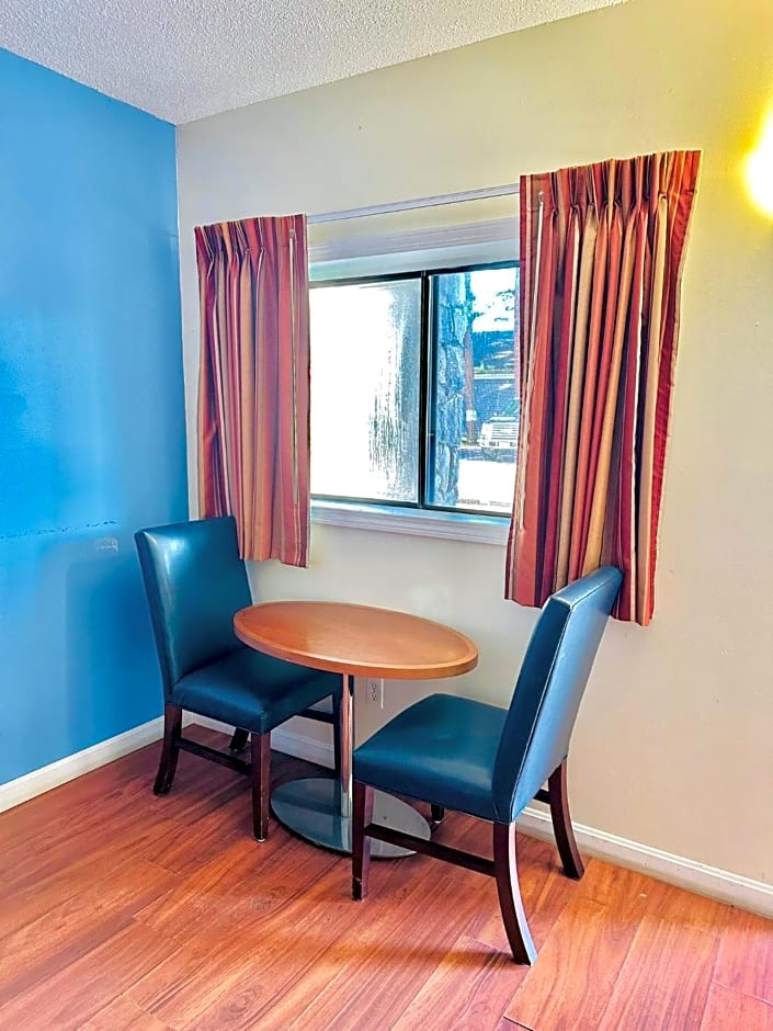 Hampton Motor Inn