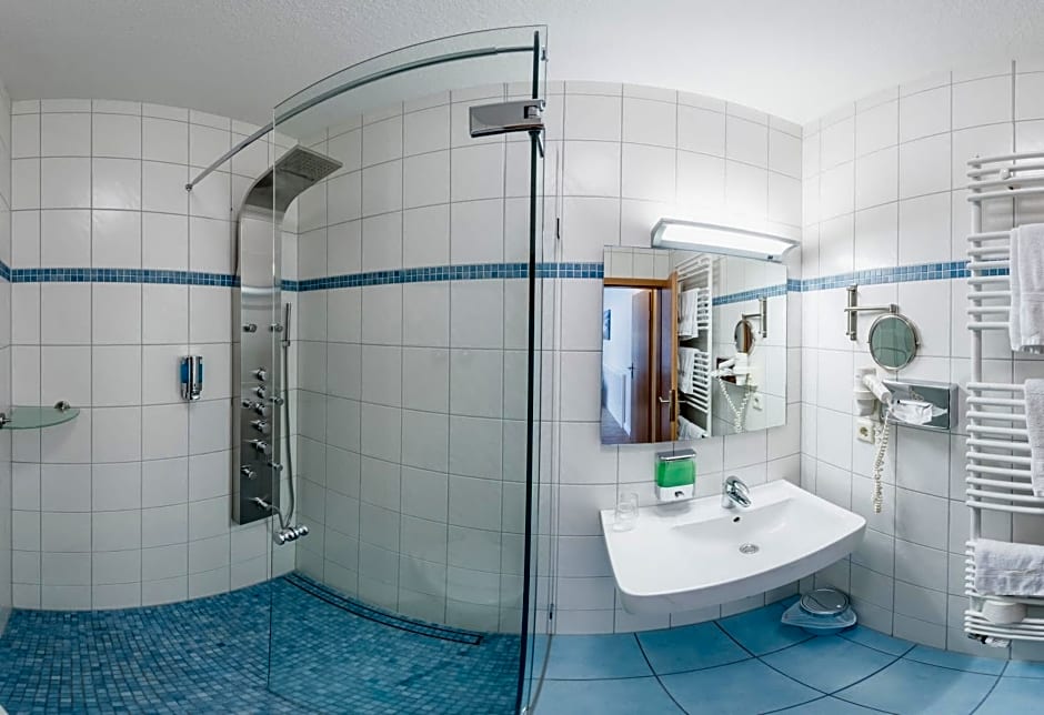 Schäfers Hotel, Self-Check-in, Cafe und Bäcker am Hotel