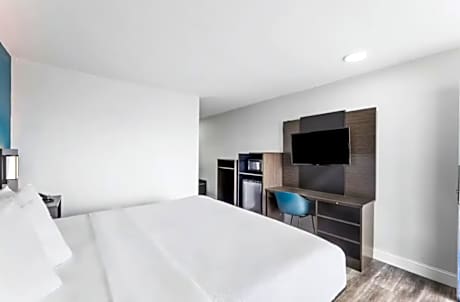 1 King Bed Nonsmoking Accessible