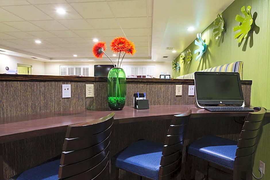Holiday Inn Express & Suites Plant City By IHG