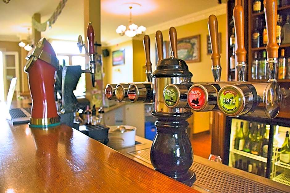 The Prince Albert Backpackers & Bar