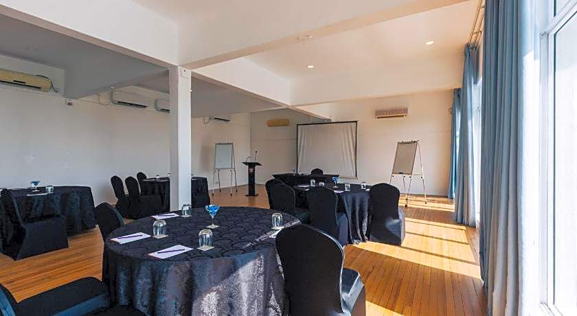 Trinco Blu by Cinnamon