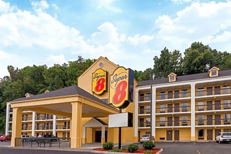 Super 8 by Wyndham Pigeon Forge-Emert St