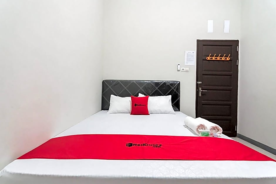 RedDoorz Syariah near Jalan Jakarta Samarinda