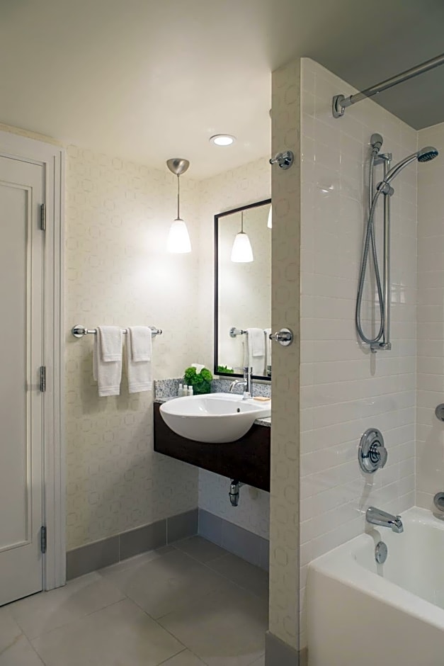 Renaissance Boston Waterfront Hotel