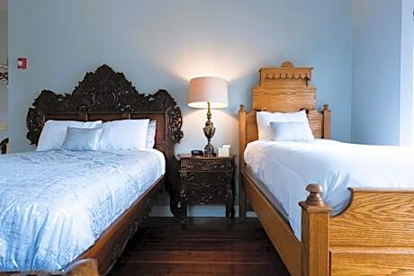 Deluxe 2 Queen Room - Rustic